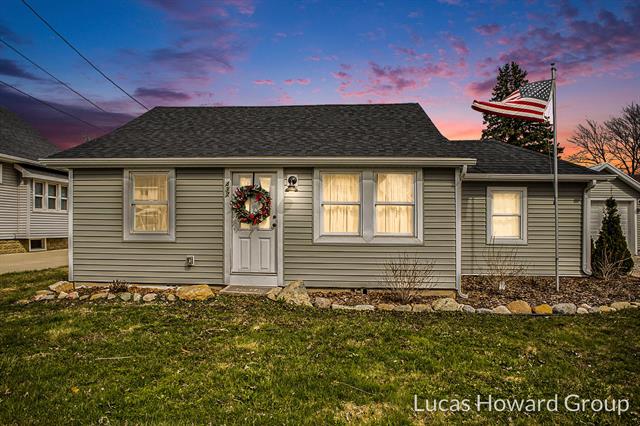 front view picture of 437 S Main Street, Fowler, MI. 48835