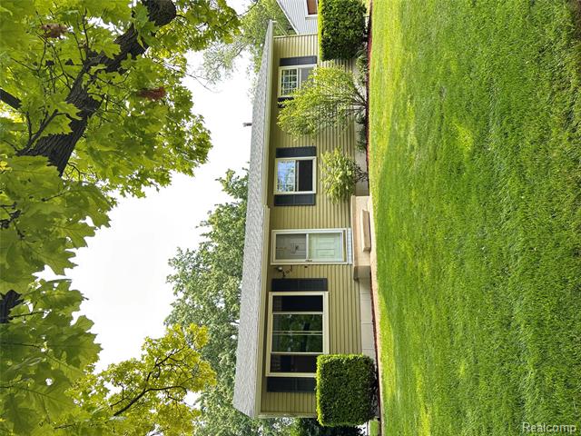 front view picture of 809 Isbell Street, Howell, MI. 48843