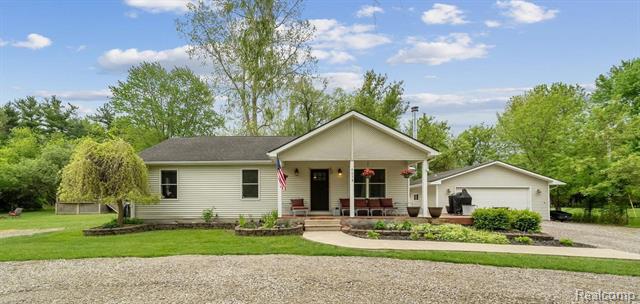 front view picture of 4438 Pinegrove Drive, Dryden, MI. 48428