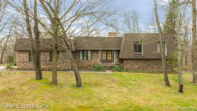 front view picture of 13600 Hyde Road, Hartland, MI. 48353