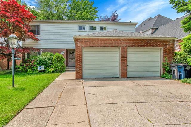 front view picture of 357 Saint Clair Street, Grosse Pointe, MI. 48230