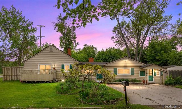 front view picture of 29810 David Street, Farmington, MI. 48334