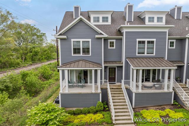 front view picture of 631 Greenslate Drive Se, Ada, MI. 49301