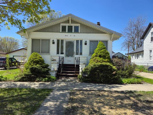 front view picture of 706 S Erie Street, Bay City, MI. 48706