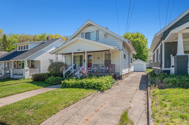 front view picture of 1458 Walker Avenue Nw, Grand Rapids, MI. 49504