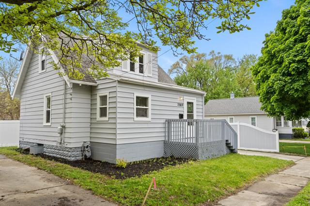 front view picture of 2069 Michael Avenue Sw, Wyoming, MI. 49509