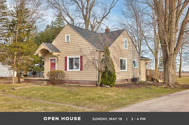 front view picture of 1743 Midland Road, Bay City, MI. 48706