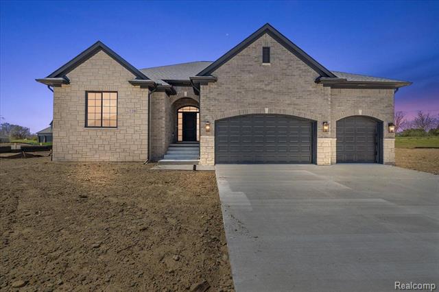front view picture of 720 Marlayna Drive, Oxford, MI. 48371