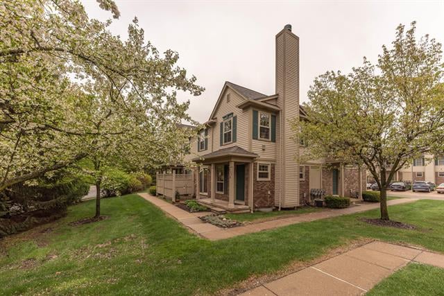 front view picture of 133 Commons Circle, Saline, MI. 48176