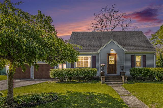 front view picture of 606 E 2Nd Street, Lawton, MI. 49065