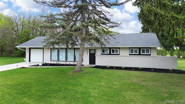 front view picture of 1043 Lask Drive, Flint, MI. 48532