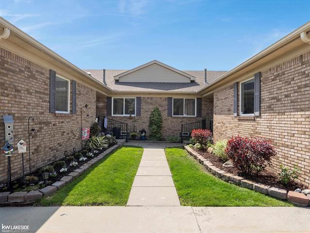 front view picture of 30596 Victoria Court, New Baltimore, MI. 48051