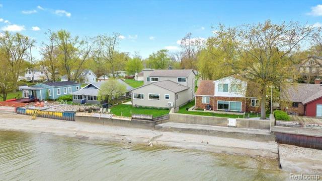 front view picture of 13516 Venetian Drive, Monroe, MI. 48161