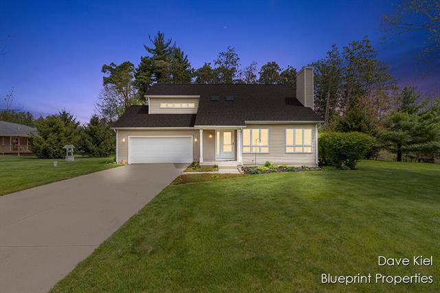 front view picture of 1854 Pinehill Drive, Hastings, MI. 49058