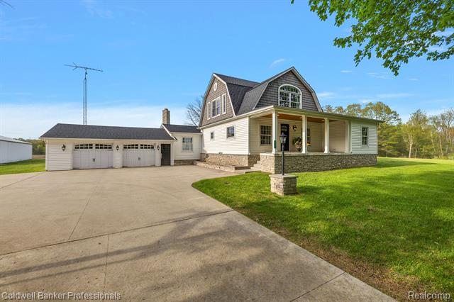 front view picture of 2591 E Norway Lake Road, Lapeer, MI. 48446