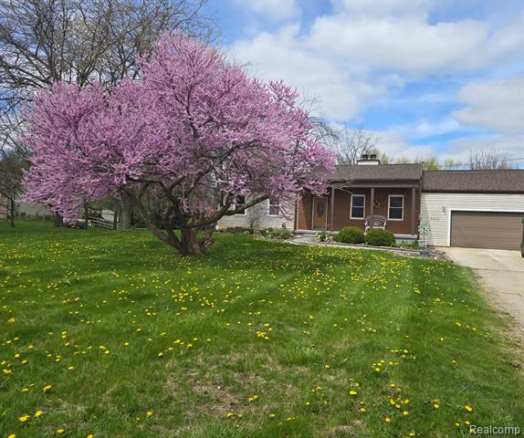 front view picture of 7240 Ray Road, Swartz Creek, MI. 48473