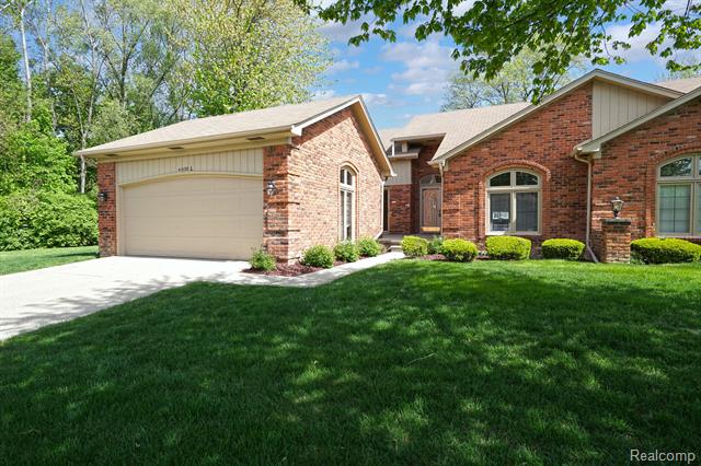 front view picture of 41098 E Rosewood Drive, Clinton Township, MI. 48038