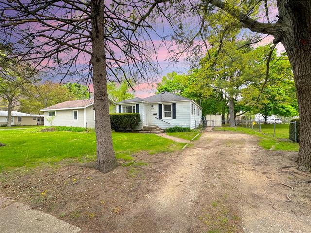 front view picture of 2436 Harding Avenue, Muskegon, MI. 49441