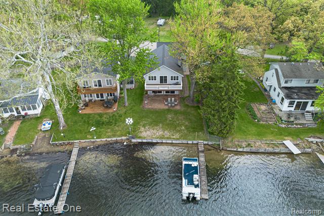 front view picture of 10194 Elmcrest Road, Whitmore Lake, MI. 48189