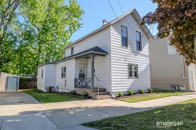 front view picture of 807 Chatham Street Nw, Grand Rapids, MI. 49504