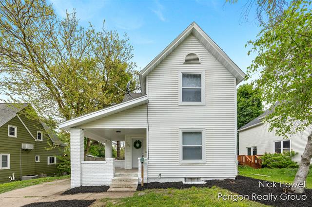 front view picture of 721 Emerald Avenue Ne, Grand Rapids, MI. 49503
