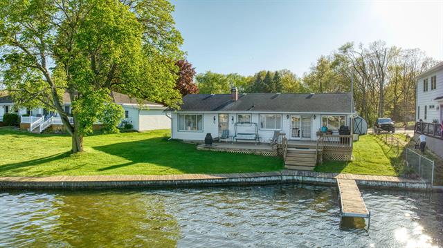 front view picture of 555 S Lakeside Drive, Michigan Center, MI. 49254