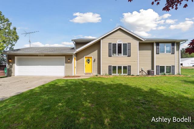 front view picture of 8186 56Th Avenue, Hudsonville, MI. 49426