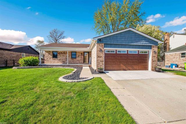 front view picture of 31767 Twin Oakes Drive, New Baltimore, MI. 48047