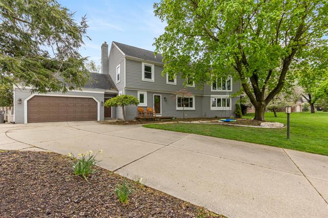 front view picture of 1442 Riverton Avenue Se, Grand Rapids, MI. 49546