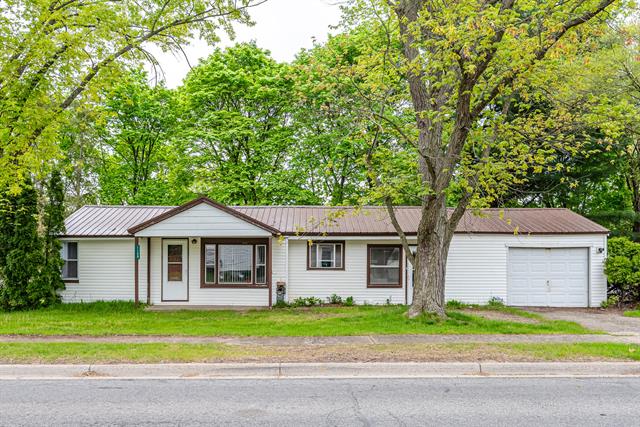 front view picture of 1108 N Walnut Street, Greenville, MI. 48838