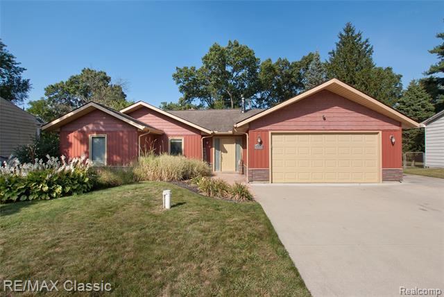 front view picture of 3312 Greenlawn Ave, Commerce Township, MI. 48382