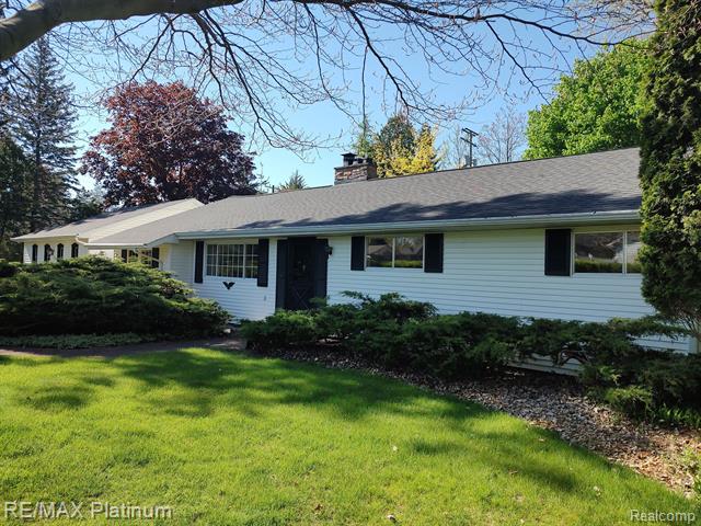 front view picture of 109 Cornell Street, Howell, MI. 48843