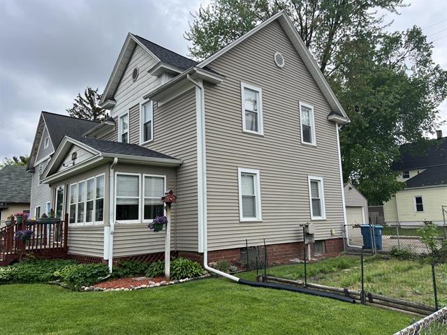 front view picture of 1004 Lane Boulevard, Kalamazoo, MI. 49001