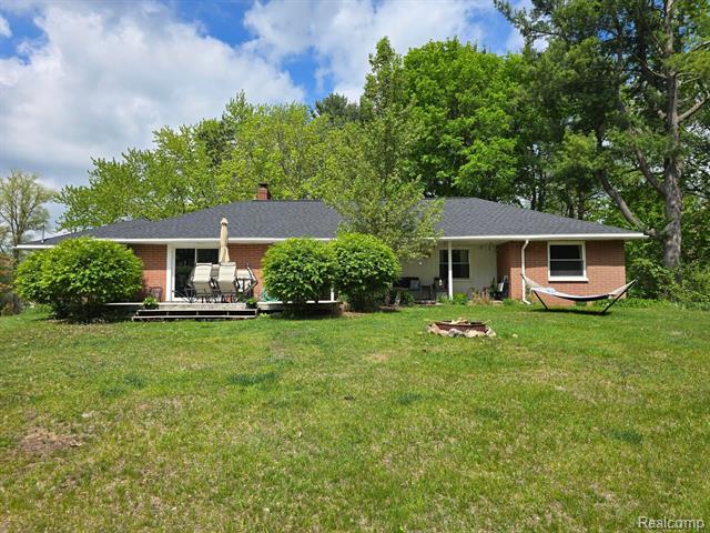 front view picture of 300 W Lackie Court, Sanford, MI. 48657