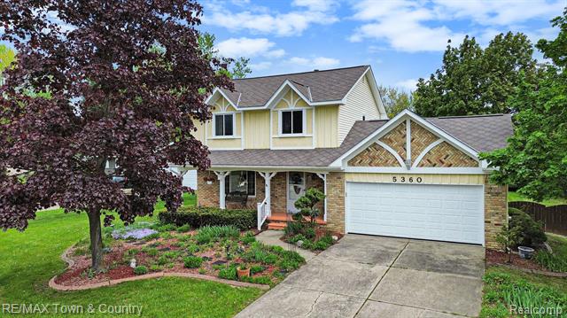 front view picture of 5360 Old Franklin Court, Grand Blanc, MI. 48439