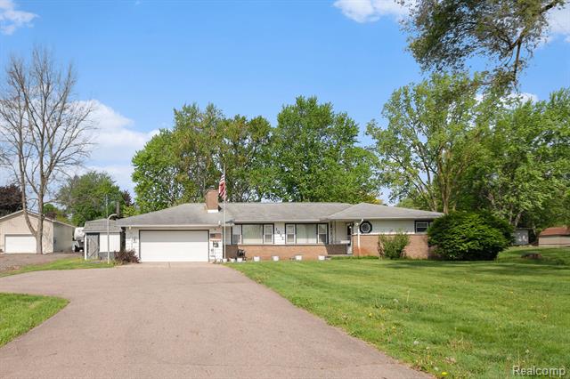 front view picture of 1095 N College Road, Mason, MI. 48854