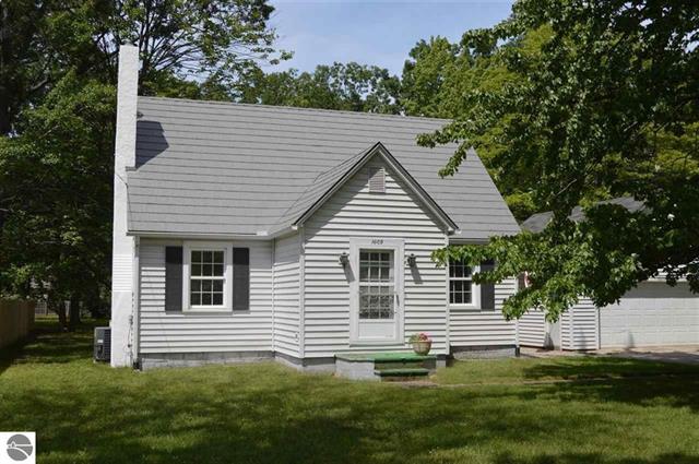 front view picture of 1009 Carver Street, Traverse City, MI. 49686
