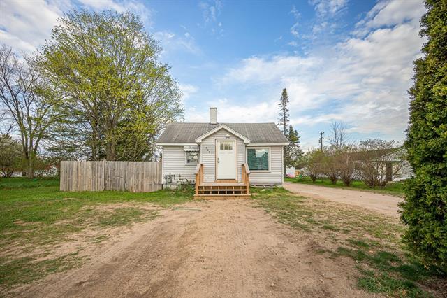 front view picture of 505 S Cherry Street, Kalkaska, MI. 49646