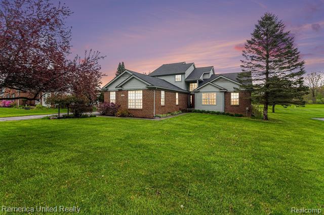 front view picture of 1390 Courtney, Hartland, MI. 48353