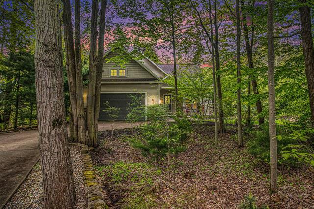front view picture of 6834 Sherwood Trail, Fennville, MI. 49408