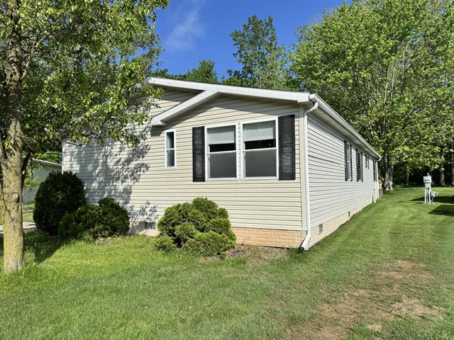 front view picture of 829 Savannah River Drive, Adrian, MI. 49221