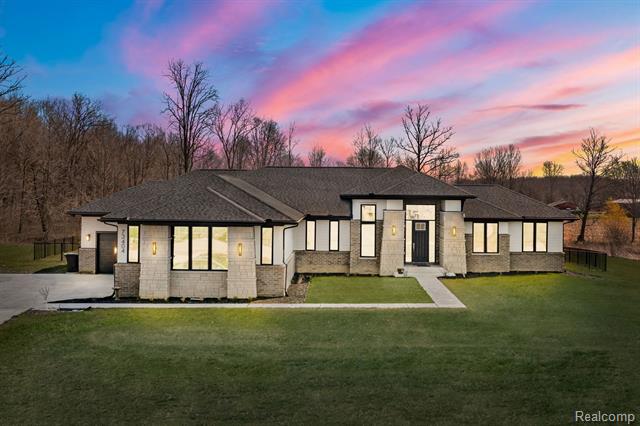 front view picture of 73404 Castle, Armada, MI. 48005