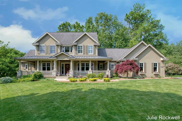 front view picture of 1715 Flowers Crossing Drive Ne, Grand Rapids, MI. 49525
