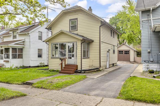 front view picture of 1319 Rhodes Street, Jackson, MI. 49202