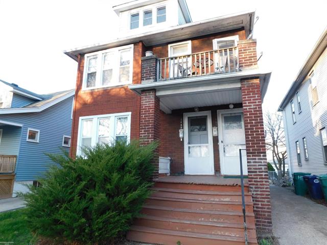 front view picture of 1458 Wayburn Street, Grosse Pointe, MI. 48230
