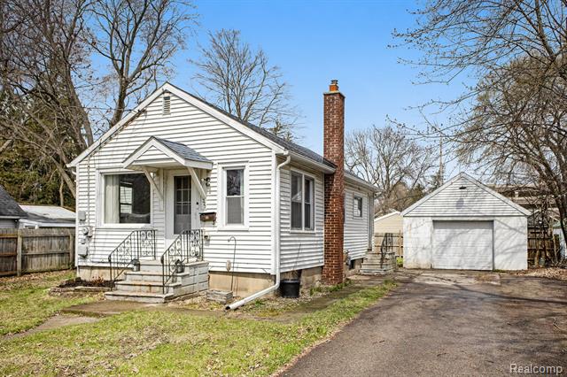 front view picture of 322 Astor Avenue, Lansing, MI. 48910