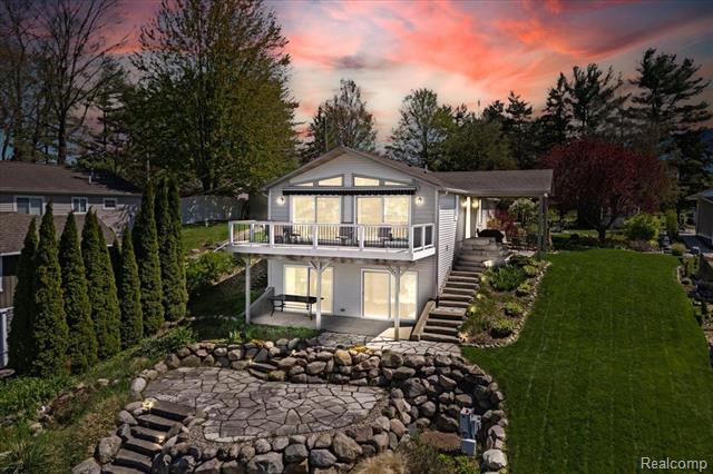 front view picture of 6521 Hartwood Drive, Fenton, MI. 48430