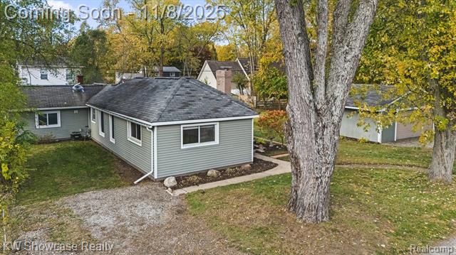 front view picture of 3266 Rio Vista St, Commerce Township, MI. 48382