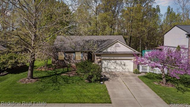 front view picture of 9217 Lakewood Drive, Whitmore Lake, MI. 48189