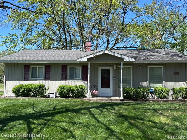 front view picture of 6284 Woodsdale Drive, Grand Blanc, MI. 48439